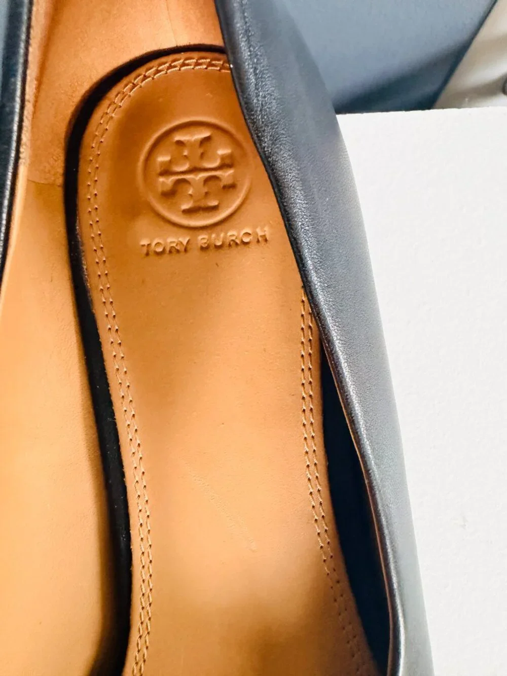 Tory Burch black leather flats. Gold-tone metal logo plaque on the vamp, Size 11